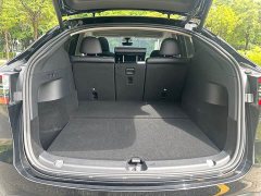 Tesla Model Y Rear-Wheel Drive - ფოტო 16