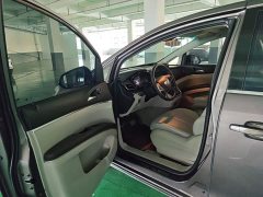 Buick GL8 Land Business Class Smart Edition - ფოტო 12