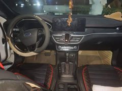 Ford Focus Sedan EcoBoost 180 Automatic ST Line - ფოტო 5