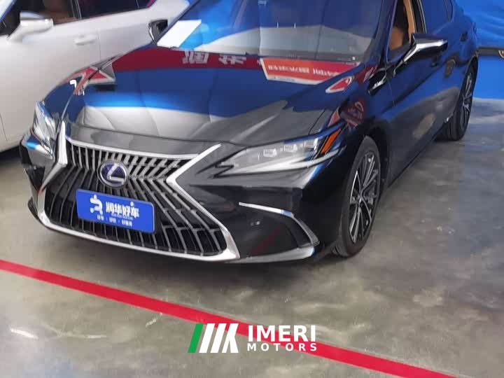 Lexus ES 300h Premium Edition - ავტომობილი ჩინეთიდან