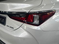 Lexus ES 200 Excellence Edition - ფოტო 12