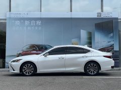 Lexus ES 200 Excellence Edition - ფოტო 2