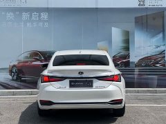 Lexus ES 200 Excellence Edition - ფოტო 5