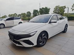 Hyundai Elantra 2023 1.5L CVT Luxury - ფოტო 1