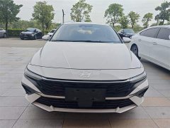 Hyundai Elantra 2023 1.5L CVT Luxury - ფოტო 3