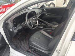 Hyundai Elantra 2023 1.5L CVT Luxury - ფოტო 8