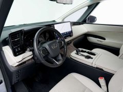 Lexus LM 2025 500h Six-Seat Premium Edition - photo 10