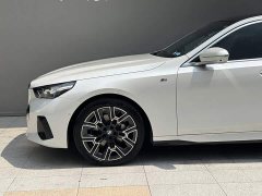 BMW 5 Series 530Li Luxury M Sport Package - ფოტო 5