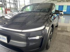 Tesla Model Y Rear-Wheel Drive - ფოტო 4