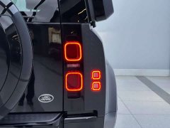 Land Rover Defender 110 3.0T P400 Dark Edition - ფოტო 4