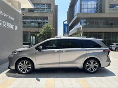 Toyota Sienna 2.5L Hybrid Premium Edition - ფოტო 3