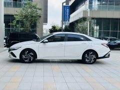 Hyundai Elantra 2023 1.5L CVT Luxury - ფოტო 4