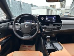Lexus ES 200 Premium Edition - ფოტო 9