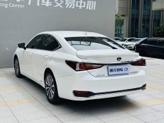 Lexus ES 2021 300h Excellence - photo 16