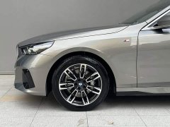 BMW 5 Series 530Li Premier M Sport Package - ფოტო 4