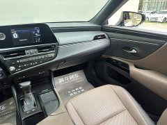 Lexus ES 2021 300h Excellence - ფოტო 7