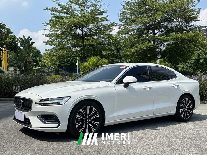 Volvo S60 B4 Smart Luxury Edition - ავტომობილი ჩინეთიდან