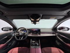 BMW 5 Series 530Li Premier M Sport Package - ფოტო 15