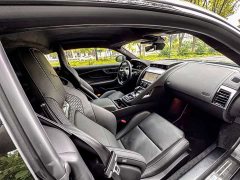 Jaguar F-TYPE P300 Hardtop R-DYNAMIC BLACK - ფოტო 9