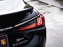 Lexus ES 300h F SPORT - ფოტო 7