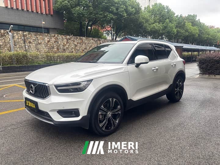 Volvo XC40 T4 AWD Smart Remote Luxury Edition - ავტომობილი ჩინეთიდან
