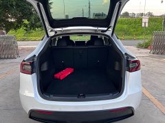 Tesla Model Y Rear-Wheel Drive - ფოტო 8
