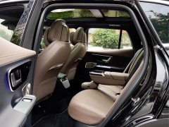 Mercedes-Benz EQE SUV 500 4MATIC Luxury - ფოტო 11