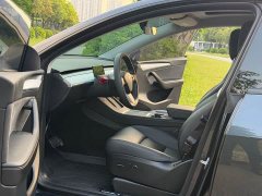 Tesla Model Y Rear-Wheel Drive - ფოტო 4