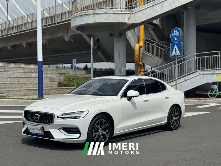 Volvo S60 2023 B4 Smart Luxury Edition - ავტომობილი ჩინეთიდან