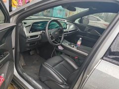 Cadillac XT5 2025 2.0T Luxury - ფოტო 8