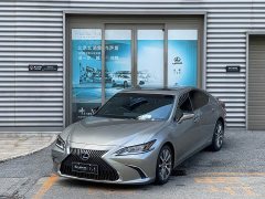 Lexus ES 300h Premium Edition - ფოტო 1