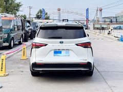 Toyota Sienna 2.5L Hybrid Premium Edition - ფოტო 3