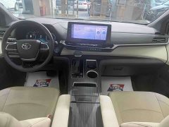 Toyota Sienna 2021 2.5L Hybrid Premium Edition - ფოტო 12