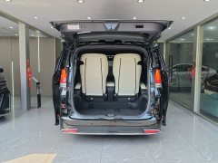 Lexus LM 2020 300h Four-Seat Royal Edition - ფოტო 5