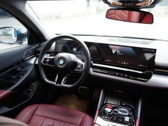 BMW 5 Series 525Li M Sport Package - ფოტო 15
