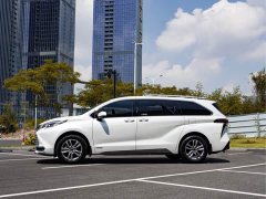 Toyota Sienna 2021 2.5L Hybrid Platinum Edition - ფოტო 4