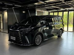 Lexus LM 2023 500h Six-Seat Premium Edition - ფოტო 1