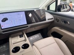 Li Auto i8 Standard Edition - ფოტო 7