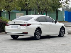Lexus ES 200 Excellence Edition - ფოტო 13