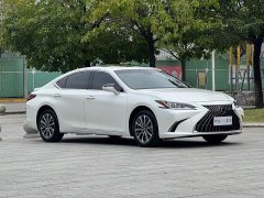 Lexus ES 200 Excellence Edition - ფოტო 2