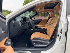 Lexus ES 200 Excellence Edition - ფოტო 4