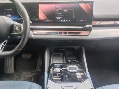 BMW i5 xDrive 50L M Sport Package - ფოტო 13