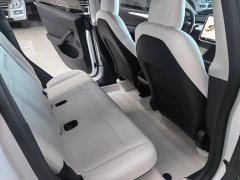 Tesla Model Y Long Range All-Wheel Drive - ფოტო 11