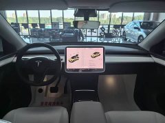 Tesla Model Y Long Range All-Wheel Drive - ფოტო 18