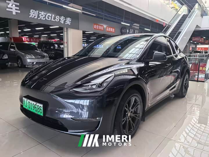 Tesla Model Y Long Range All-Wheel Drive