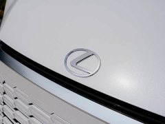 Lexus LM 2025 500h Six-Seat Premium Edition - ფოტო 8