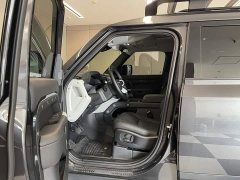 Land Rover Defender 110 3.0T P400 Dark Edition - ფოტო 17