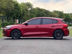 Ford Focus Hatchback EcoBoost 180 Automatic ST Line - ფოტო 5