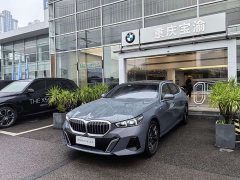 BMW 5 Series 530Li Luxury M Sport Package - ფოტო 1