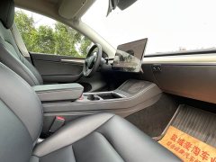 Tesla Model Y Rear-Wheel Drive - ფოტო 10